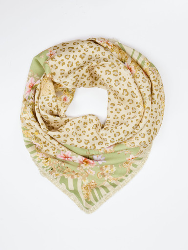 Katherina Loretta – Halstuch aus Viskose Salbeigrün