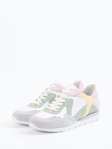 Sneaker Nelly