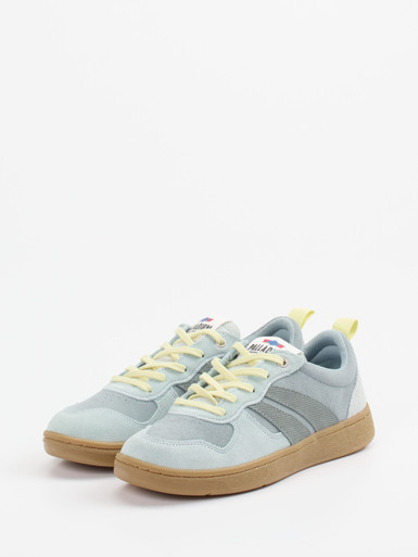 Sneaker high