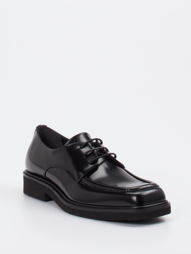 Schnürschuh