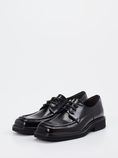 Schnürschuh