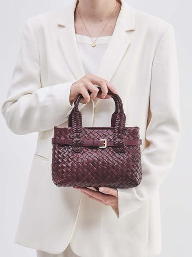 Allan K – Mini Tote Bag aus Flechtleder in Weinrot