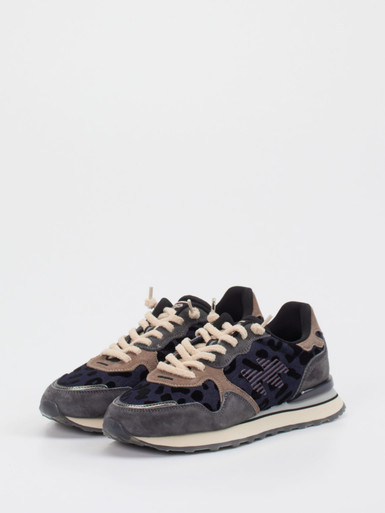 Sneaker