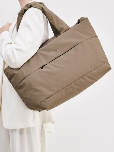 Ucon Acrobatics – Weekender aus Synthetik in Taupe