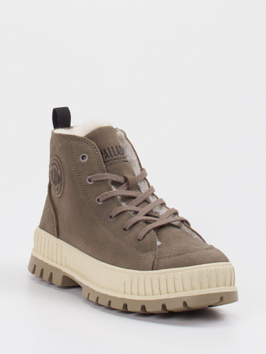 Sneaker high