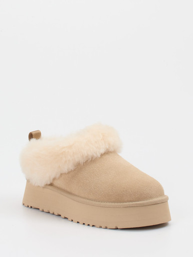 UGG – Hausschuh aus Veloursleder mit Lammfell