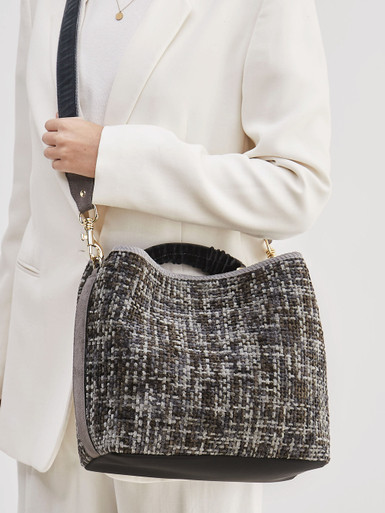 Viamailbag – Bucket Bag aus Textil in Bouclé-Optik