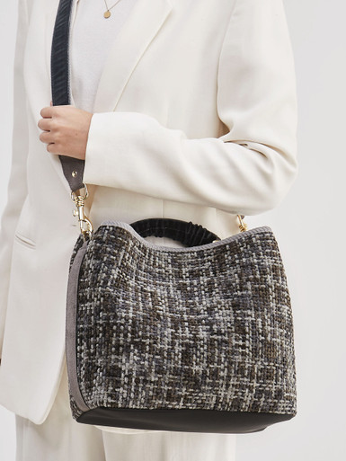 Viamailbag – Bucket Bag aus Textil in Bouclé-Optik