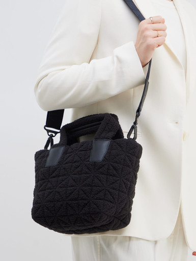 VeeCollective Berlin – Handtasche aus Teddy-Stoff schwarz