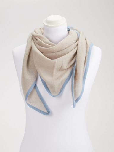 Cashmere Blues – Dreieckstuch aus Feinstrick Beige