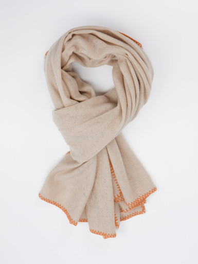 Cashmere Blues – Schal aus Feinstrick in Beige