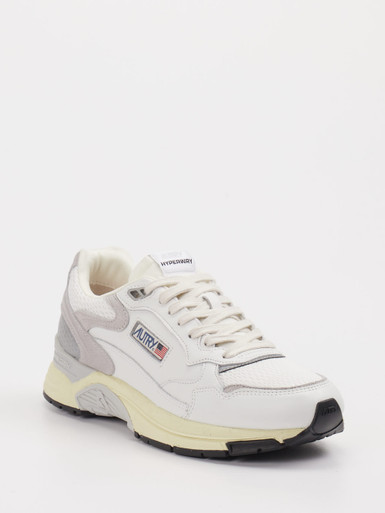 Autry – Sneaker aus Velour/Leder in Offwhite