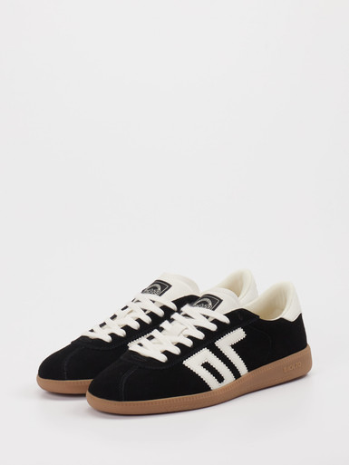 Sneaker Shelly
