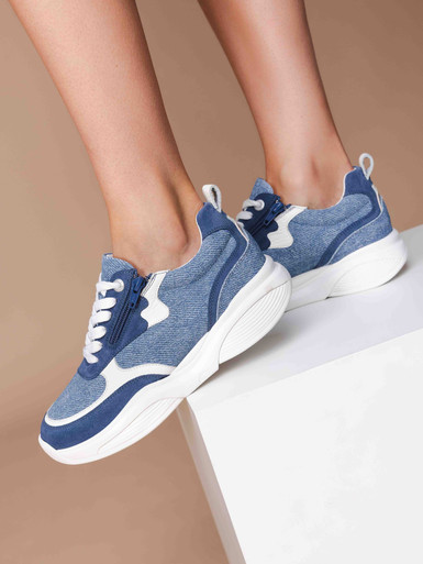 Sneaker