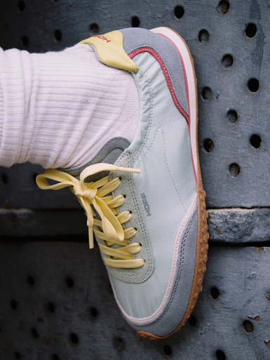 Sneaker Bridge Dopamine