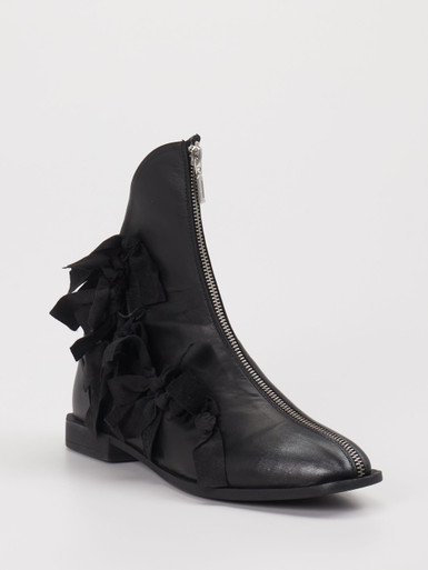 Papucei – Stiefelette aus Kalbleder Schwarz