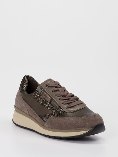 Sneaker