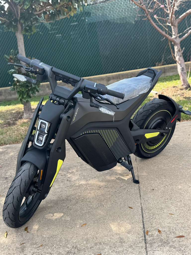 Display Model NAXEON I AM Pro Electric Motorcycle, 30 Miles Range Urban Ride - FULLY ASSEMBLED AND TESTED