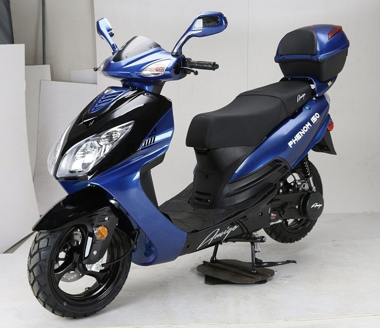 Amigo Phenom 150cc Scooter, 4 stroke, Electric and kick start