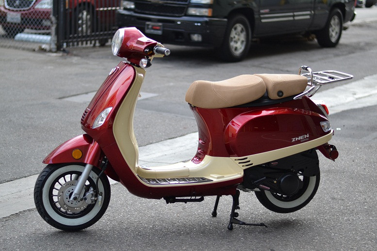 Amigo Avenza 50cc Vespa Clone 2-Tone Scooter - Txpowersports.com