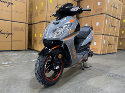 Amigo Phenom 200cc Scooter, 4 stroke, Electric and kick start - Fully Assembled And Tested