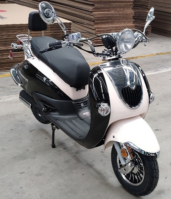 New Trail Master Sorrento 150A Scooter, Electric and kick start - BLACK/CREAM