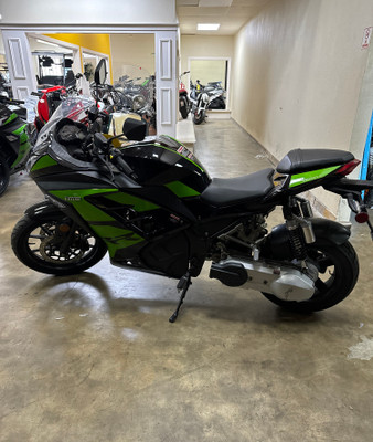 New Vitacci Falcon 250Cc Automatic Sport Bike, Single Cylinder Water-Cooling - Fully Assembled And Tested