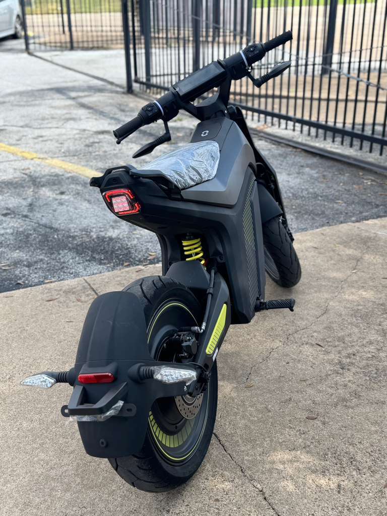 Display Model NAXEON I AM. Pro Electric Motorcycle - High-Performance Urban Ride with Smart Features