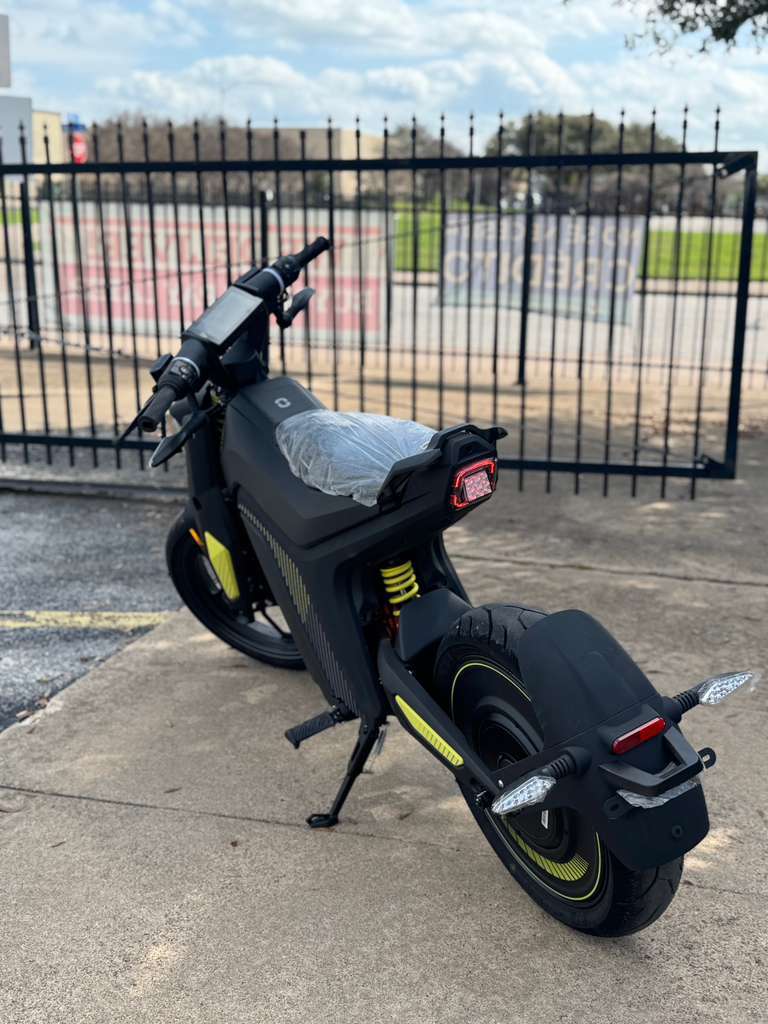 Display Model NAXEON I AM. Pro Electric Motorcycle - High-Performance Urban Ride with Smart Features