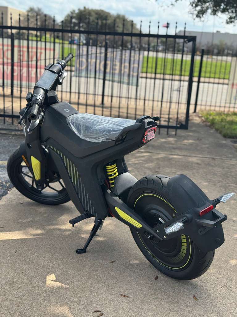 Display Model NAXEON I AM. Pro Electric Motorcycle - High-Performance Urban Ride with Smart Features