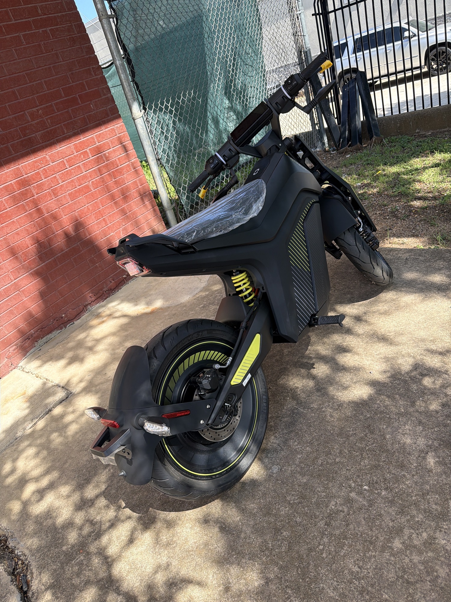 NAXEON I AM. Pro Electric Motorcycle - High-Performance Urban Ride with Smart Features