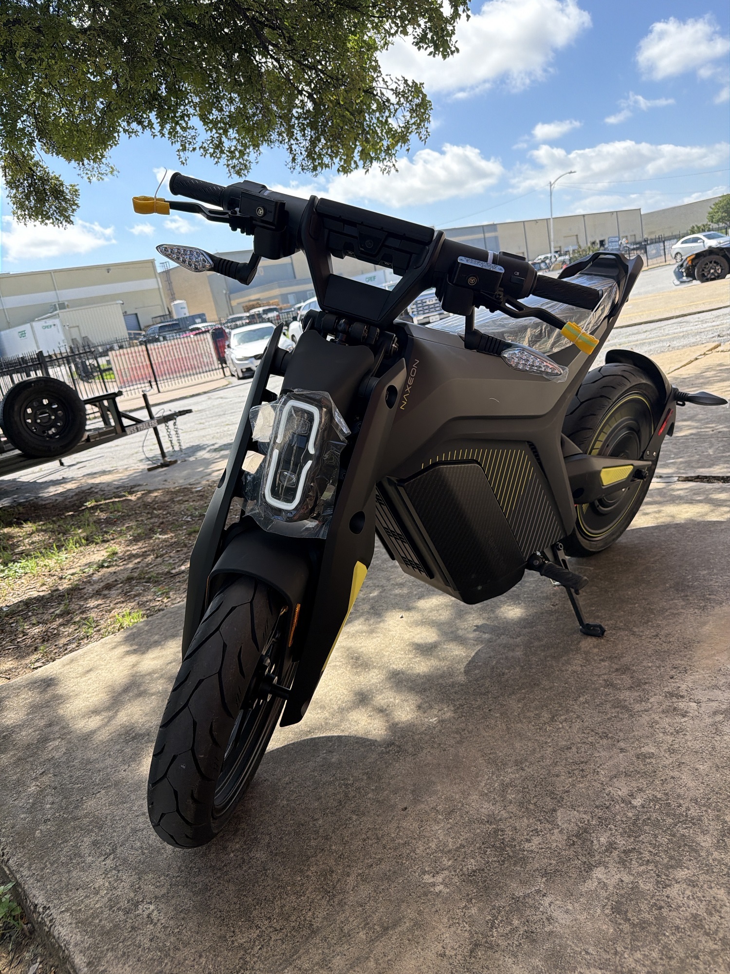 NAXEON I AM. Pro Electric Motorcycle - High-Performance Urban Ride with Smart Features