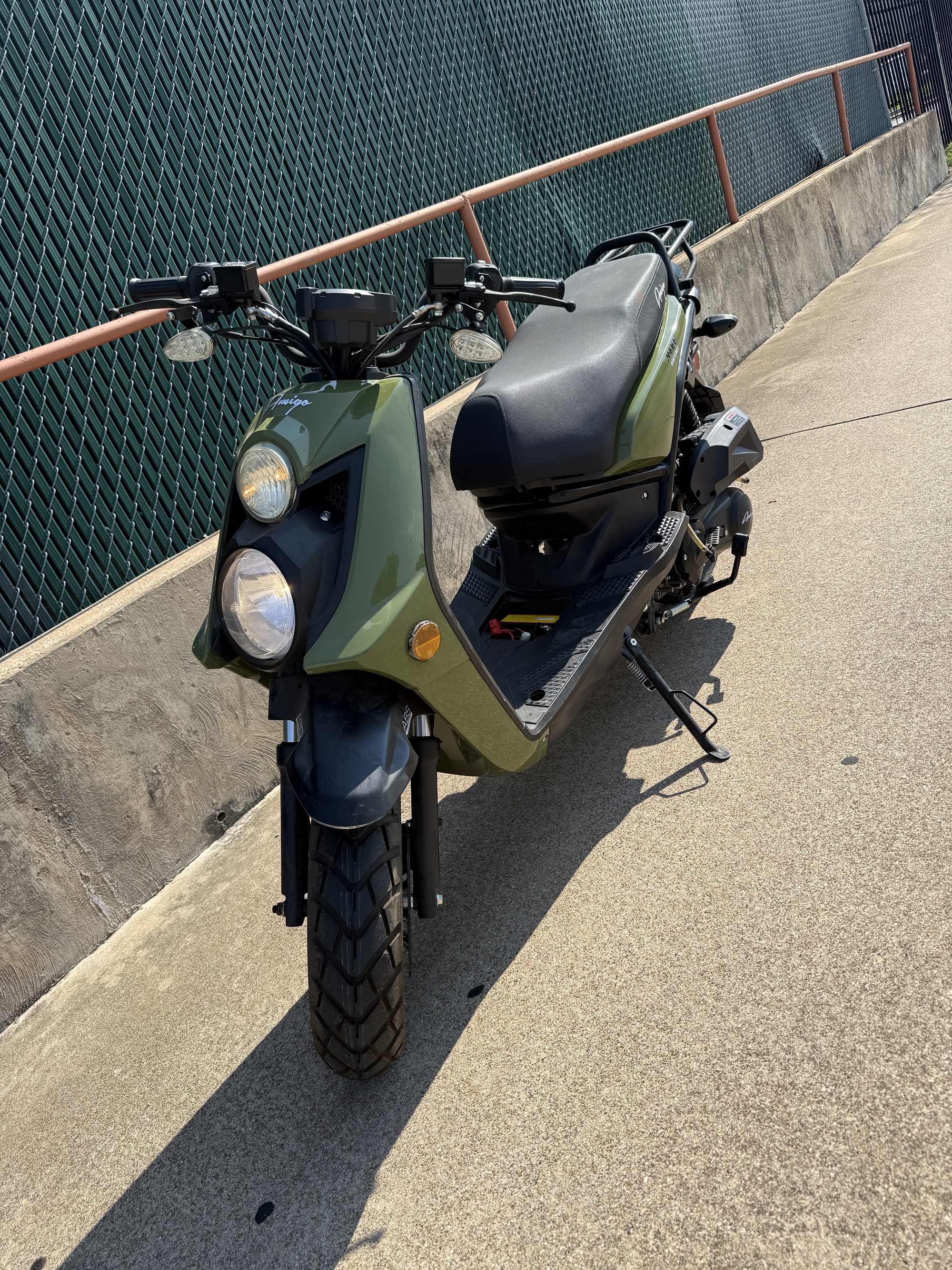 Display Model Amigo RX-150 Adventure Scooter CARB Approved, 80 MPG Fuel Efficiency