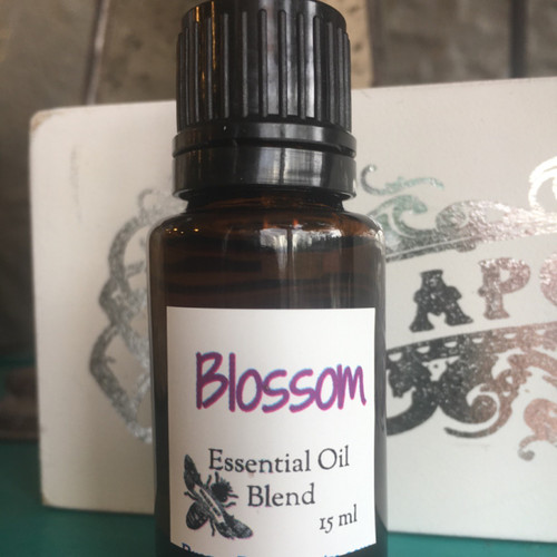 Blossom Essential Oil Blend. EO Blend of Lemon 5Fold, Michelia Alba Leaf (Michelia alba). German Blue Chamomile 3% ( Matricaria chamomilla L), Roman Chamomile 3% (Anthemis nobilis L), Palmarosa (Cymbopogon martinii var motia), Geranium Bourban (Pelargonium graveolens L'Her.), Neroli 3% (Citrus aurantium amara), Pink Lotus 3% (Nelumbo nucifera)