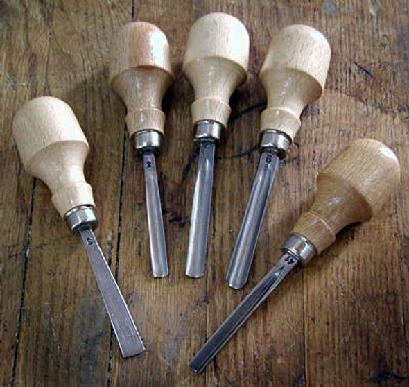 Stubai 5 pc. Basic Palm-Handled Carving Set is showing the 4 gouges and one V-tool included in this set.