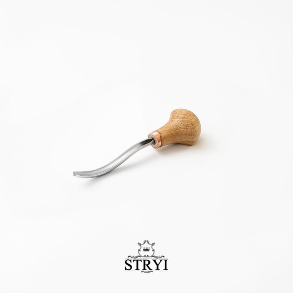 An oak handle attached to the  Stryi #9 gouge with a short  bend in the blade.