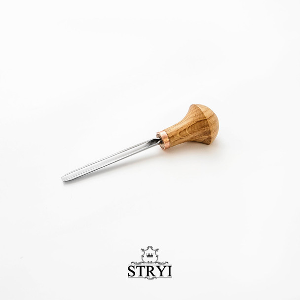 This photo shows the Stryi Palm #9 Chisel with a 5mm blade width and small palm handle.