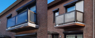 Klantproject  | Balkon krijgt een stijlvolle update in notenbruin