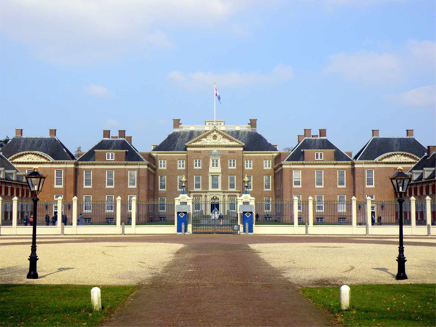 Sfeervol straatbeeld en groen in Apeldoorn