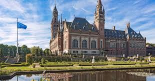 Luchtfoto van de kustlijn van Den Haag en Scheveningen