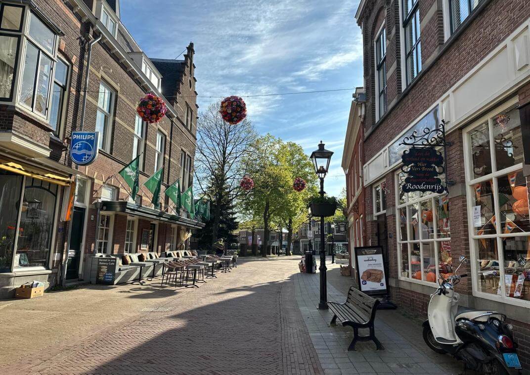Verf kopen in Rijswijk - sfeervol straatbeeld
