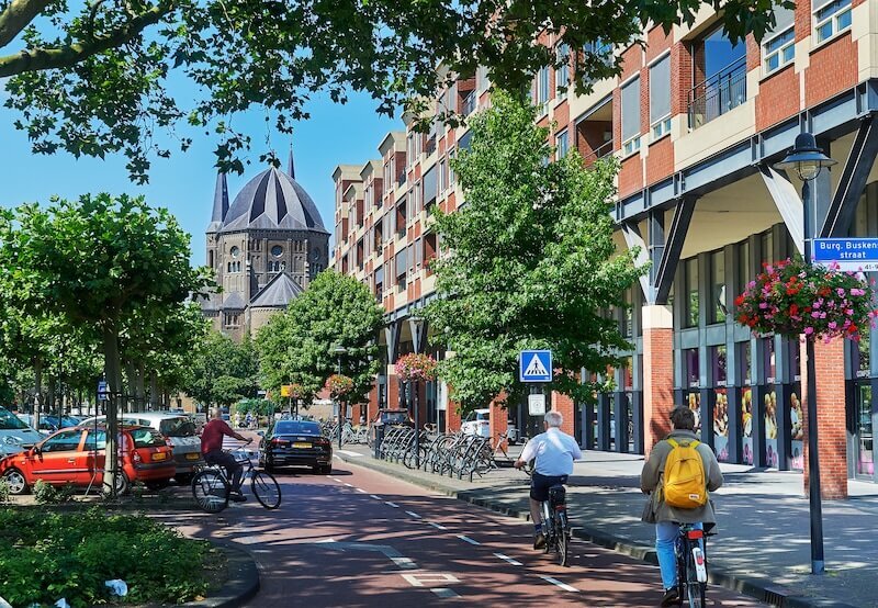 Schilderwerk en woningen in Uden