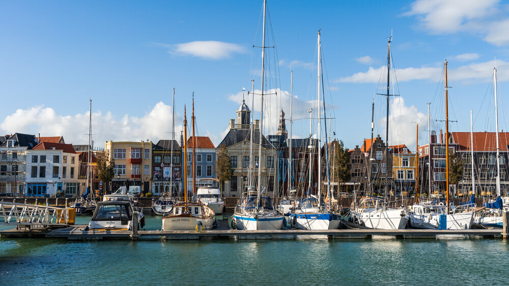 Uitzicht over de boulevard en kustlijn van Vlissingen