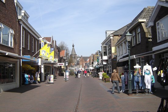 De gezellige Dorpsstraat in Zoetermeer