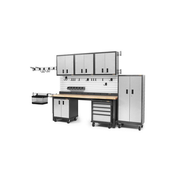 Gladiator® 6' (182.9 cm) Wide 9-Outlet Workbench Powerstrip GAAC68PSDG