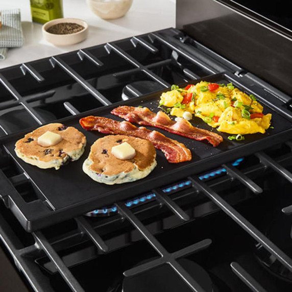 Whirlpool® 30-inch Smart Gas Range with True Convection, Steam/Self Cleaning, Rapid Preheat 5.3 CuFt Capacity WFGS7530RV