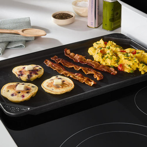 Whirlpool® 30-inch Smart Electric Range with  True Convection, No Preheat Air Fry, WipeClean™ Coating, Steam/Self Cleaning, Rapid Preheat 5.3 CuFt Capacity YWFES7530RW