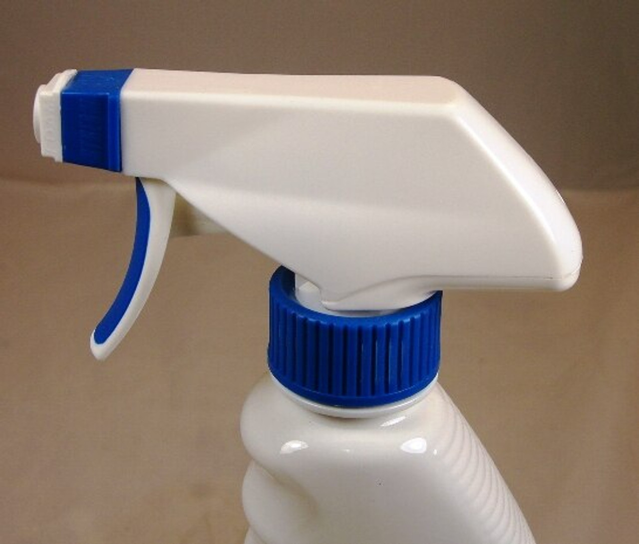 24 Wholesale 32 Oz Spray Bottle With Trigger - at 