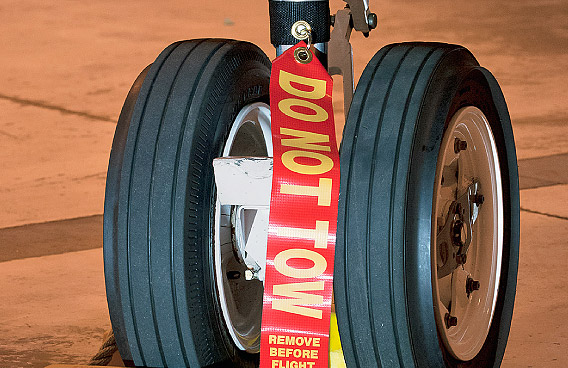 Degroff Aviation 5813 "Do Not Tow" Streamer - 5/Pack