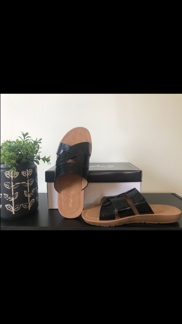 Qupid Black Suede Sandal